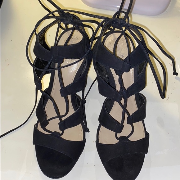 Strapped heels - Picture 2 of 3